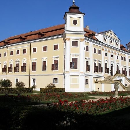 Penzion U Tomcalu Terezín エクステリア 写真