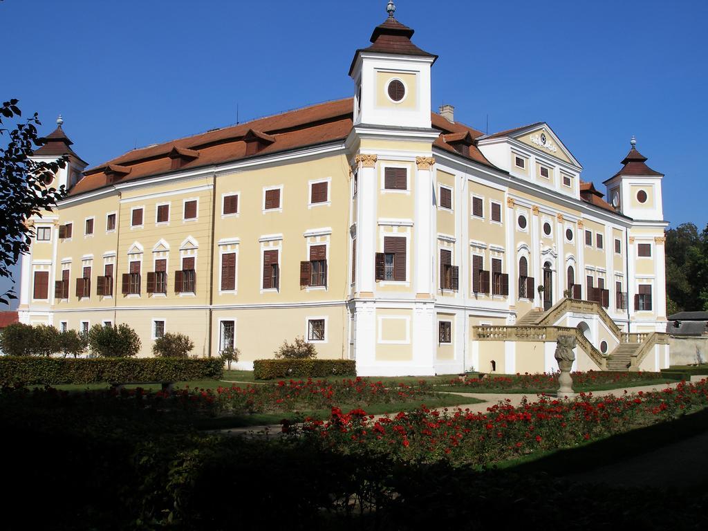 Penzion U Tomcalu Terezín エクステリア 写真